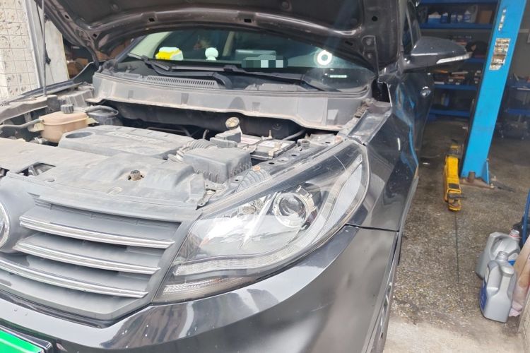 Used Dongfeng Fengon 580 2018 Revised Version 1.5T CVT Luxury Edition Engine Bay Left