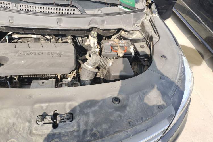 Used Dongfeng Fengon 580 2018 Revised Version 1.5T CVT Luxury Edition Engine Bay Left