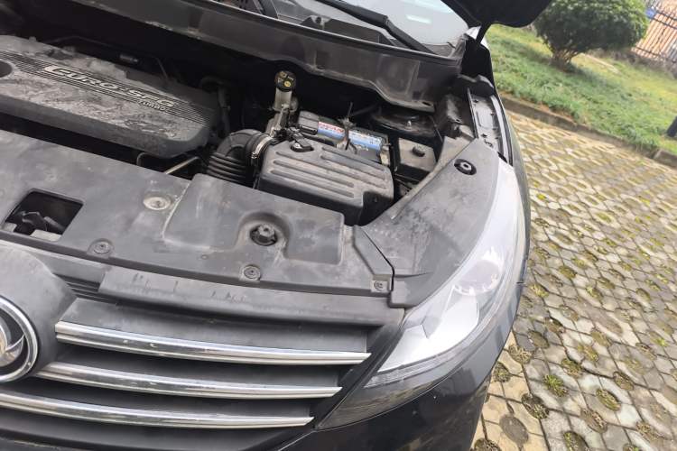 Used Dongfeng Fengon 580 2018 1.5T Manual Luxury Model Engine Bay Left