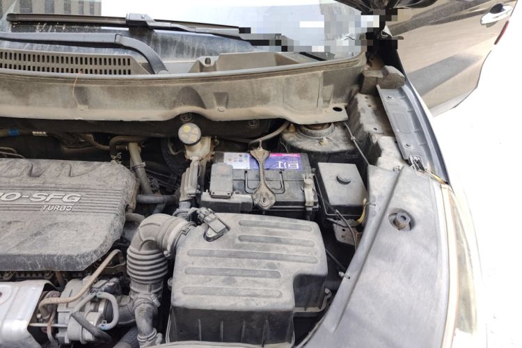 Used Dongfeng Fengon 580 2018 1.5T Manual Luxury Model Engine Bay Left