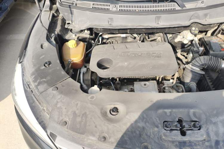 Used Dongfeng Fengon 580 2018 Revised Version 1.5T CVT Luxury Edition Engine Bay Right