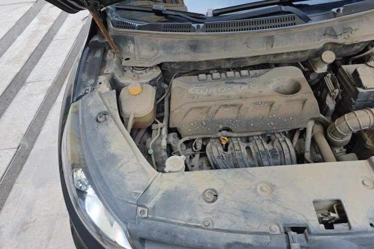 Used Dongfeng Fengon 580 2018 1.8L Manual Comfort Model Engine Bay Right