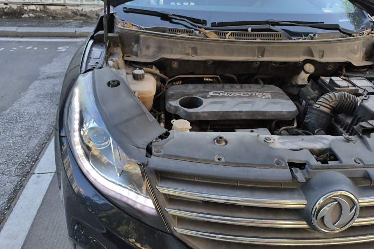 Used Dongfeng Fengon 580 2018 Revised Version 1.5T CVT Luxury Edition Engine Bay Right