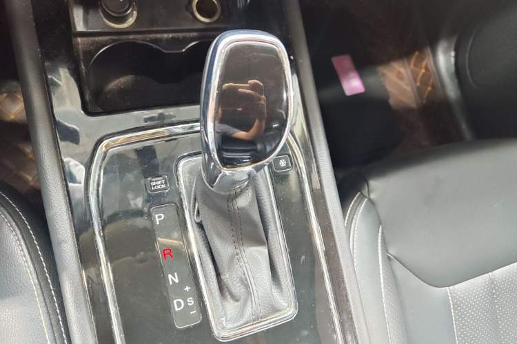 Used Dongfeng Fengon 580 2018 Revised Version 1.5T CVT Luxury Edition Gear Lever