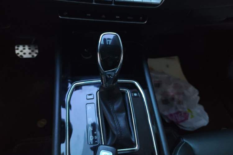 Used Dongfeng Fengon 580 2018 Revised Version 1.5T CVT Luxury Edition Gear Lever
