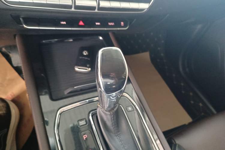Used Dongfeng Fengon 580 2018 Revised Version 1.5T CVT Luxury Edition Gear Lever