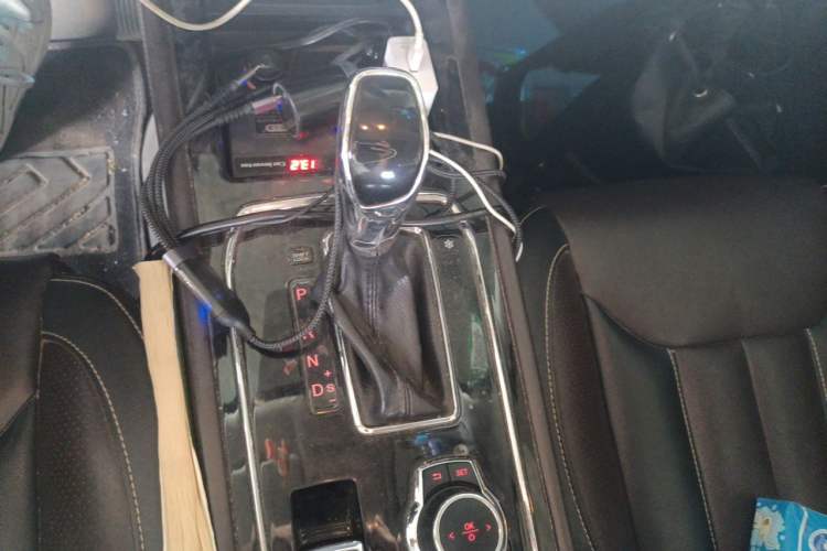 Used Dongfeng Fengon 580 2018 1.5T CVT Smart Connectivity Version Gear Lever