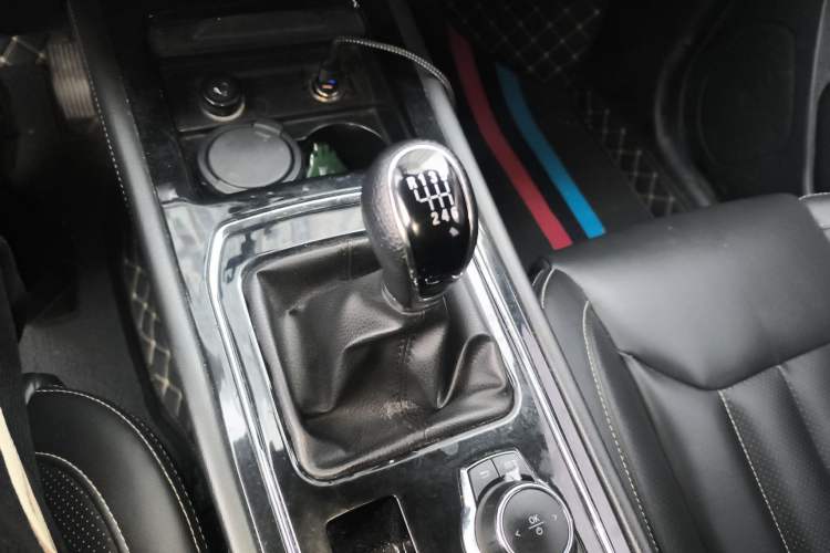 Used Dongfeng Fengon 580 2018 1.5T Manual Luxury Model Gear Lever