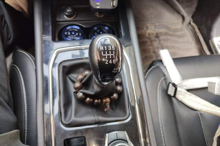 Used Dongfeng Fengon 580 2018 1.5T Manual Luxury Model Gear Lever