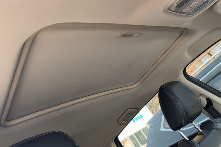 Used Dongfeng Fengon 580 2018 Revised Version 1.5T CVT Luxury Edition Headliner