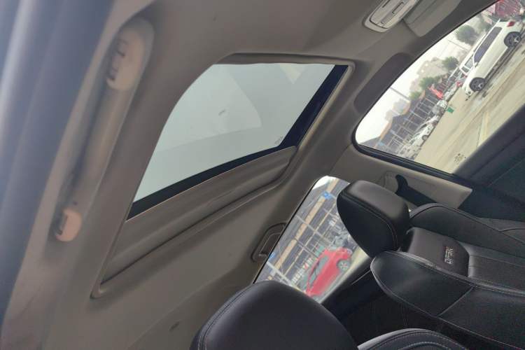 Used Dongfeng Fengon 580 2018 Revised Version 1.5T CVT Luxury Edition Headliner