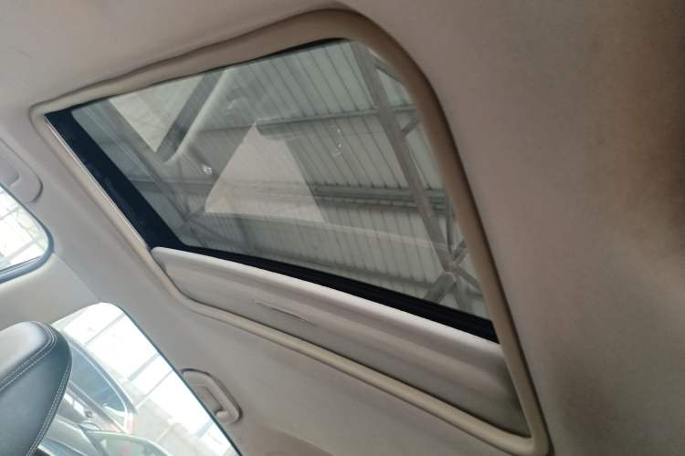 Used Dongfeng Fengon 580 2018 Revised Version 1.5T CVT Luxury Edition Headliner