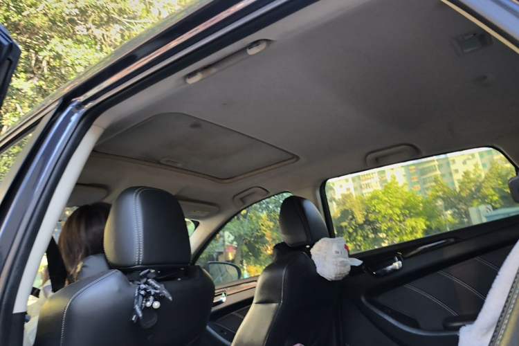 Used Dongfeng Fengon 580 2018 Revised Version 1.5T CVT Luxury Edition Headliner
