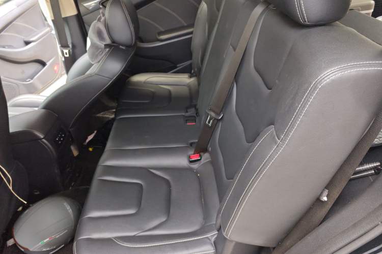 Used Dongfeng Fengon 580 2018 Revised Version 1.8L Manual Comfort Edition Interior 1