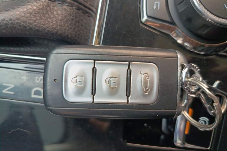 Used Dongfeng Fengon 580 2018 1.5T CVT Smart Connectivity Version Interior 1