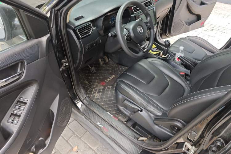 Used Dongfeng Fengon 580 2018 Revised Version 1.8L Manual Comfort Edition Interior 2