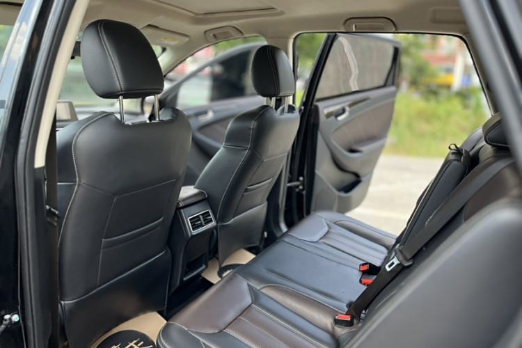 Used Dongfeng Fengon 580 2018 1.5T CVT Luxury Model Interior 3