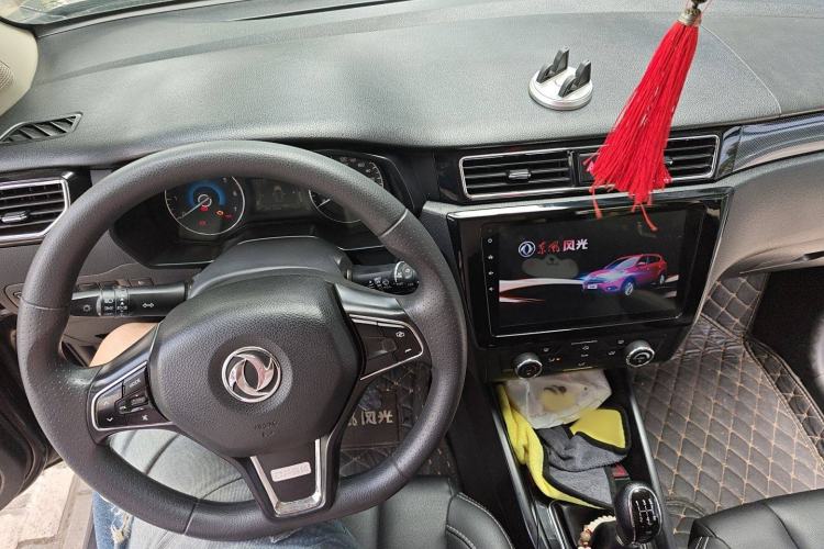 Used Dongfeng Fengon 580 2018 Revised Version 1.8L Manual Comfort Edition Interior 3