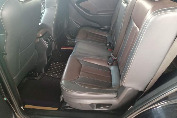 Used Dongfeng Fengon 580 2018 Revised Version 1.5T CVT Luxury Edition Interior 4