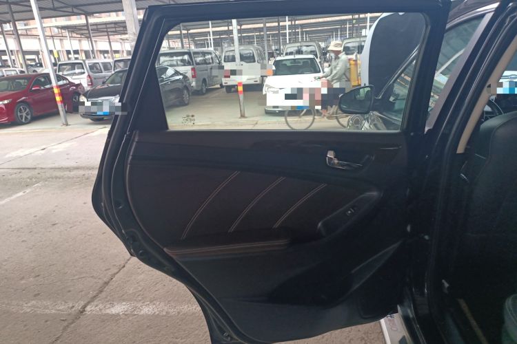 Used Dongfeng Fengon 580 2018 Revised Version 1.5T CVT Luxury Edition Interior 8
