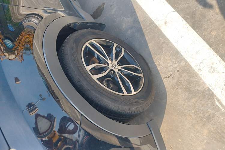 Used Dongfeng Fengon 580 2018 1.5T Manual Luxury Model Left Front Wheel Hub