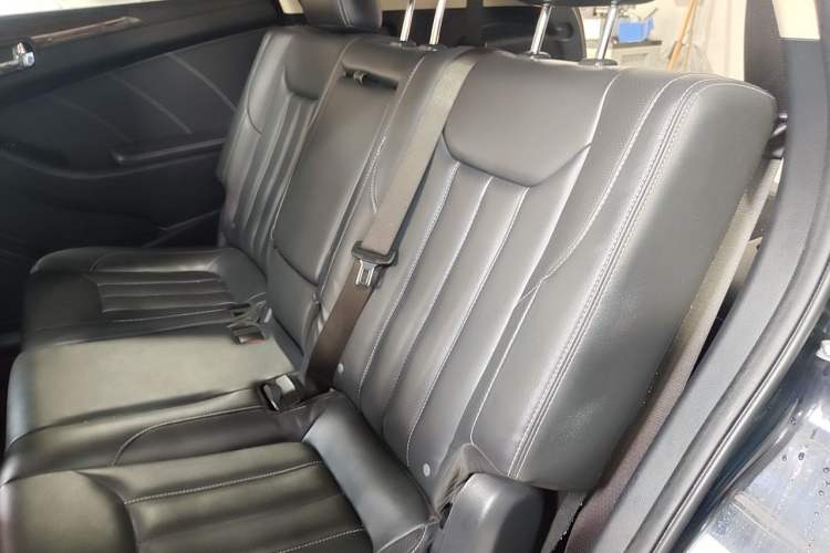 Used Dongfeng Fengon 580 2018 Revised Version 1.5T CVT Luxury Edition Left Rear Seat