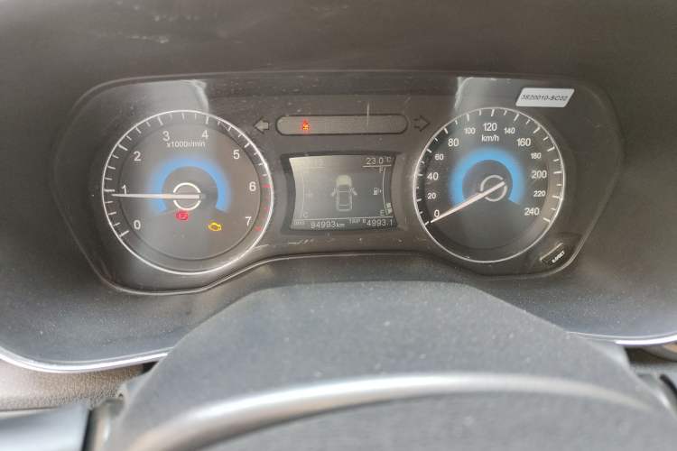 Used Dongfeng Fengon 580 2018 1.5T Manual Luxury Model Odometer Close Up