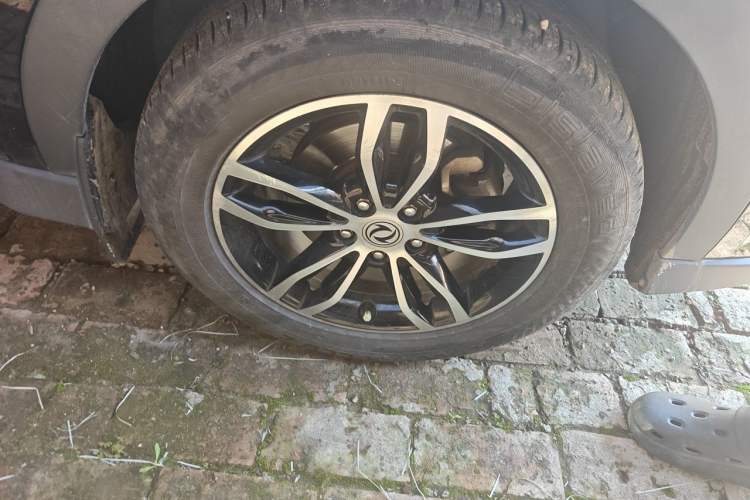 Used Dongfeng Fengon 580 2018 1.5T CVT Luxury Model Right Front Wheel Hub