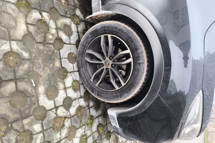 Used Dongfeng Fengon 580 2018 1.5T Manual Luxury Model Right Front Wheel Hub