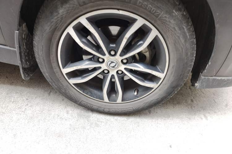 Used Dongfeng Fengon 580 2018 1.5T Manual Luxury Model Right Front Wheel Hub