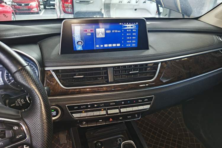 Used Dongfeng Fengon 580 2018 1.5T CVT Luxury Model Audio And AC Panel
