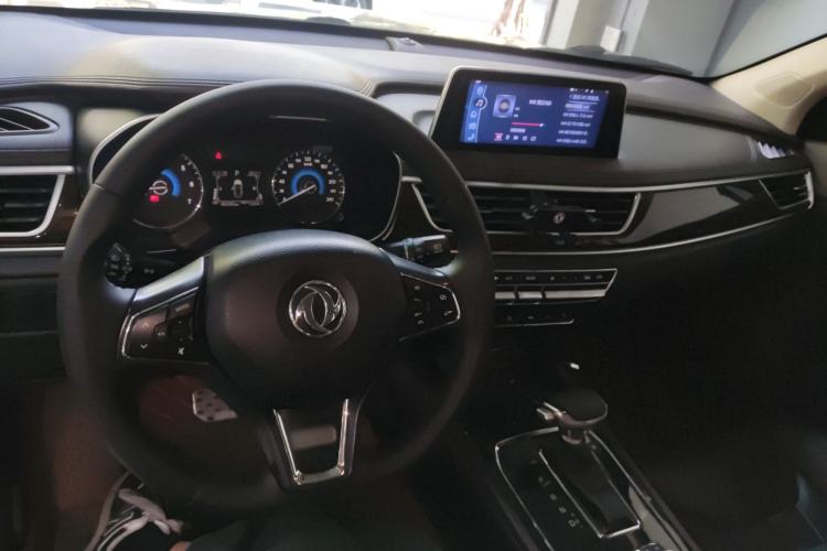 Used Dongfeng Fengon 580 2018 1.5T CVT Luxury Model Center Console
