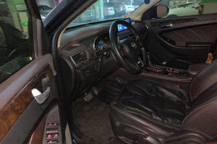 Used Dongfeng Fengon 580 2018 Revised Version 1.5T CVT Luxury Edition Driver Seat