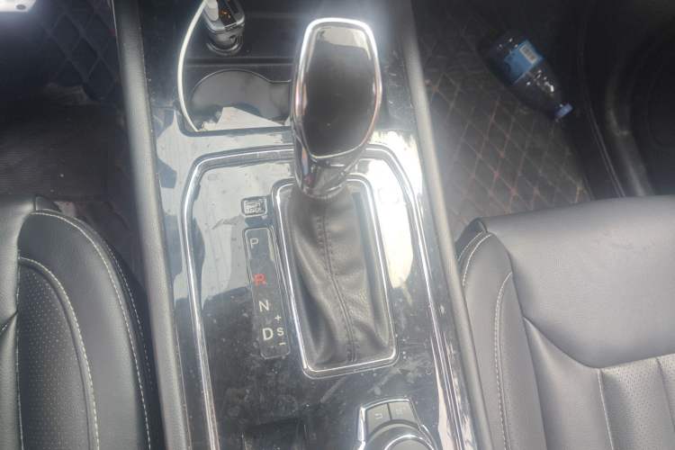 Used Dongfeng Fengon 580 2018 1.5T CVT Luxury Model Gear Lever