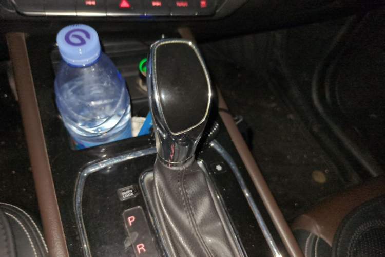 Used Dongfeng Fengon 580 2018 Revised Version 1.5T CVT Luxury Edition Gear Lever