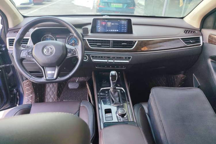 Used Dongfeng Fengon 580 2018 1.5T CVT Smart Connectivity Version Interior 2