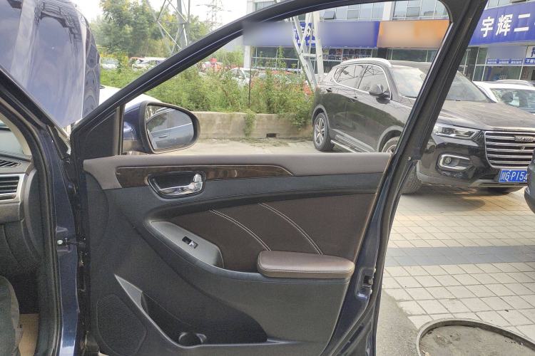 Used Dongfeng Fengon 580 2018 1.5T CVT Luxury Model Interior 2