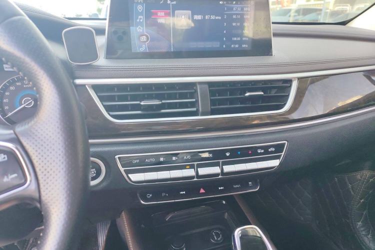 Used Dongfeng Fengon 580 2018 1.5T CVT Smart Connectivity Version Interior 4