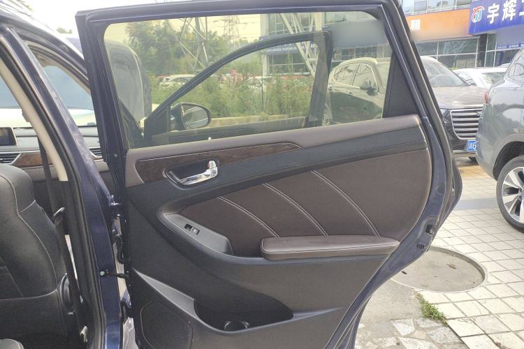 Used Dongfeng Fengon 580 2018 1.5T CVT Luxury Model Interior 4