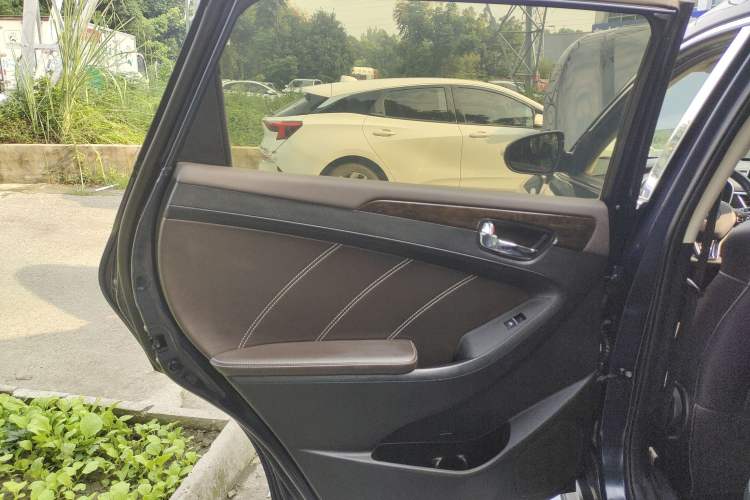Used Dongfeng Fengon 580 2018 1.5T CVT Luxury Model Interior 8