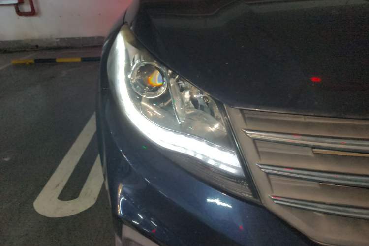 Used Dongfeng Fengon 580 2018 Revised Version 1.5T CVT Luxury Edition Right Front Headlight