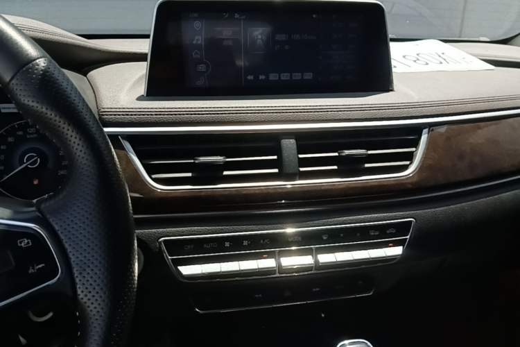 Used Dongfeng Fengon 580 2018 1.5T CVT Luxury Model Audio And AC Panel