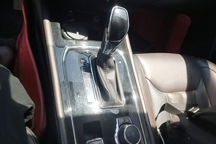 Used Dongfeng Fengon 580 2018 1.5T CVT Luxury Model Gear Lever