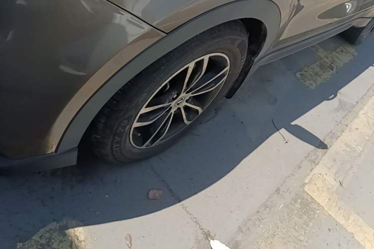 Used Dongfeng Fengon 580 2018 1.5T CVT Luxury Model Left Front Wheel Hub