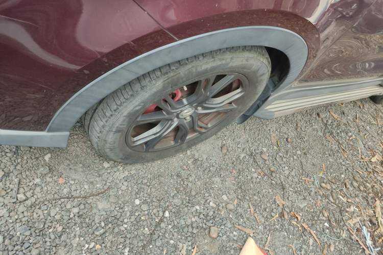 Used Dongfeng Fengon 580 2018 1.5T CVT ZhiShang Version Left Front Wheel Hub