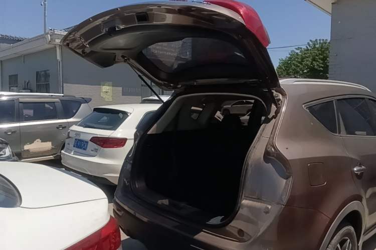 Used Dongfeng Fengon 580 2018 1.5T CVT Luxury Model Trunk