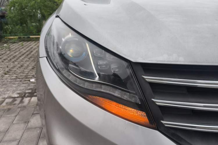 Used Dongfeng Fengon 580 2018 1.5T CVT ZhiShang Version Right Front Headlight