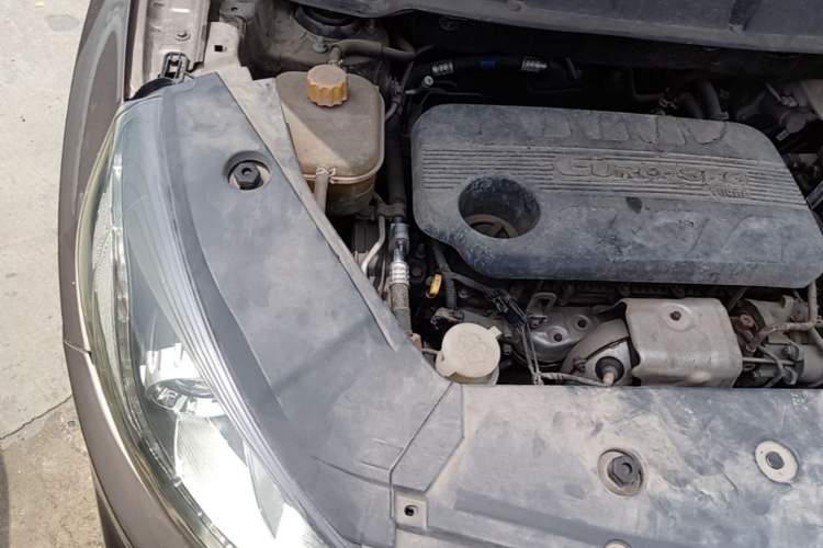 Used Dongfeng Fengon 580 2018 Revised Version 1.5T CVT Luxury Edition Engine Bay Right