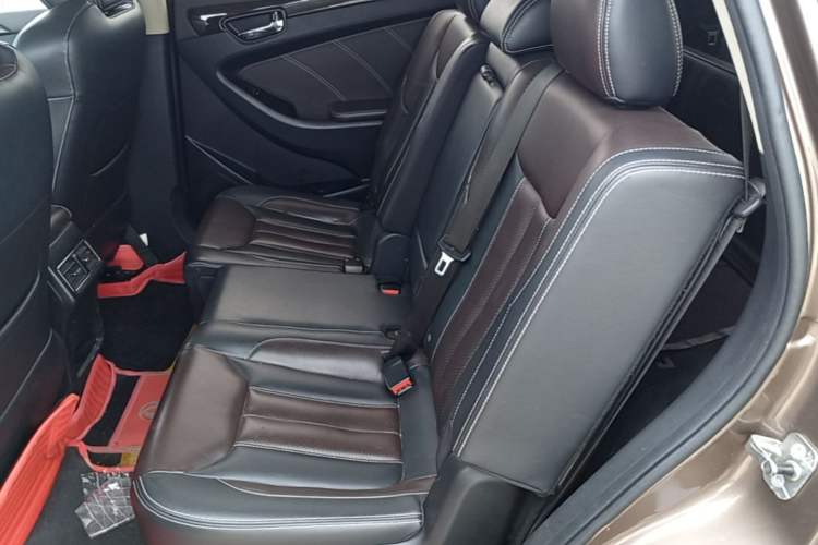 Used Dongfeng Fengon 580 2018 Revised Version 1.5T CVT Luxury Edition Left Rear Seat