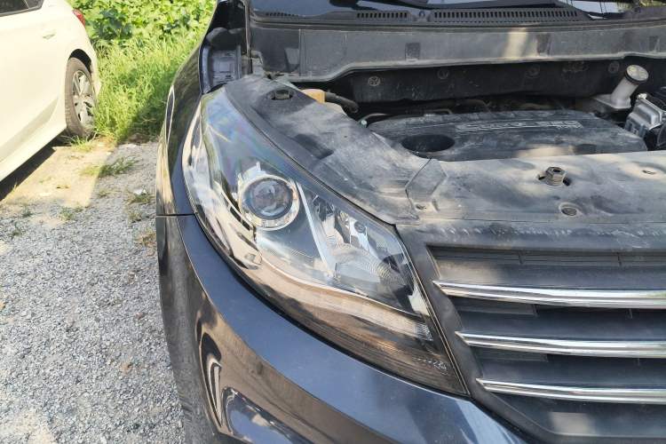 Used Dongfeng Fengon 580 2018 Revised Version 1.5T Manual Luxury Edition Right Front Headlight